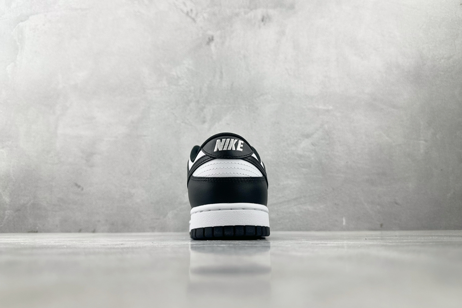 特价 
Nike Dunk LOW RETRO Panda White Black白黑

货号：HF54