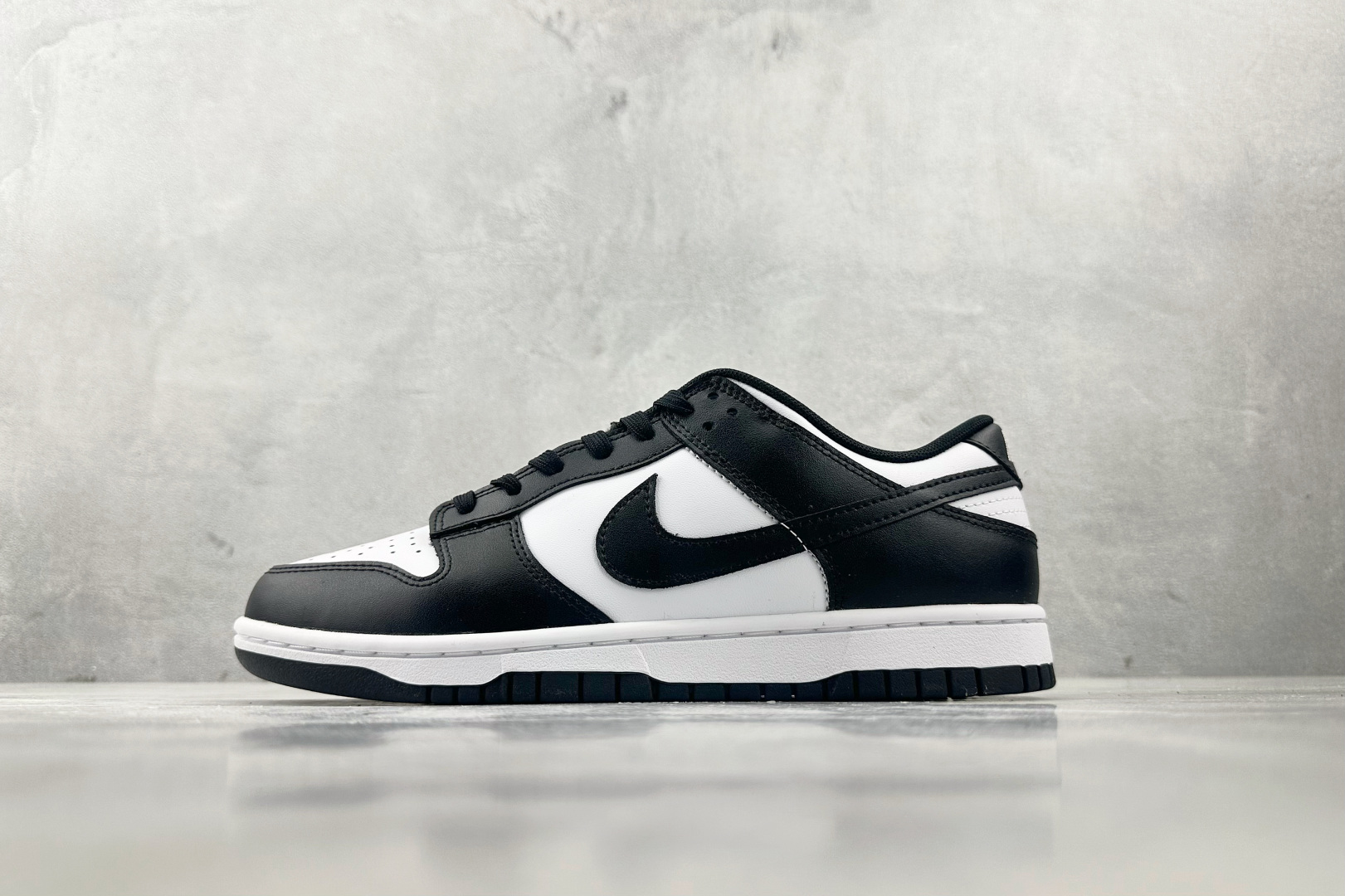 特价 
Nike Dunk LOW RETRO Panda White Black白黑

货号：HF54