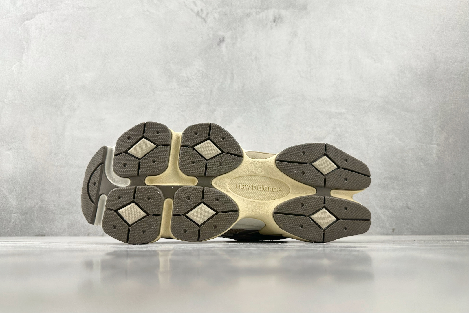 240 大厂出品 New Balance NB 9060 浅褐色 U9060NTB-Chinese UA Cheap High Quatity Brand Clothes Bags handbags Sneakers wholesale wholesaler seller from China Factory suppliers Fashion Clothing Shoes best Quality Beautiful Price 240 大厂出品 New Balance NB 9060 浅褐色 U9060NTB