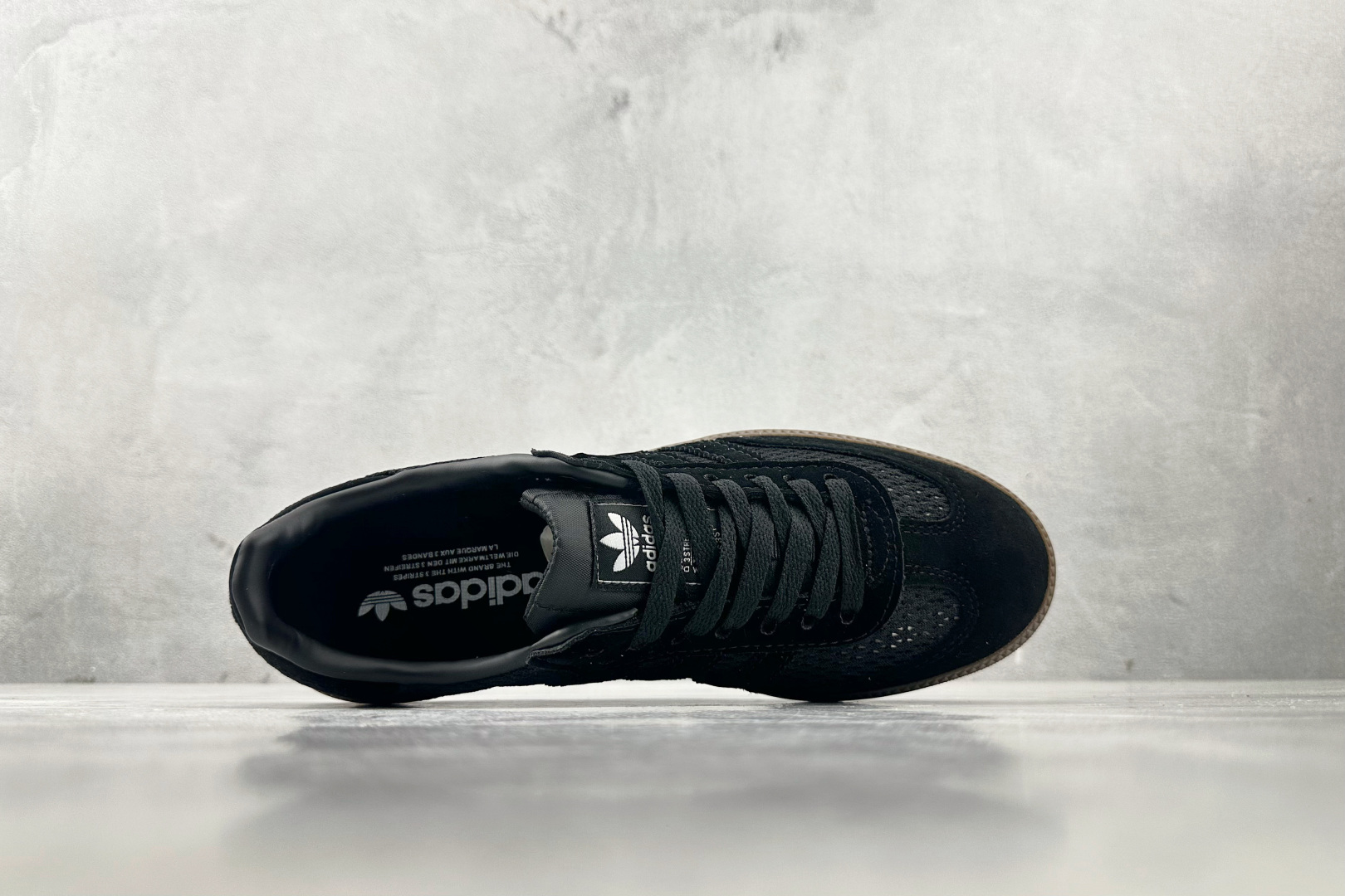 💰130
出口订单 adidas originals SAMBA 黑褐色

货号 ：KK3530
尺码：35.5 36 36.5 37 38.5 39 40 40.5 41 42 42.5 43 44 44.5 45 
编码：26