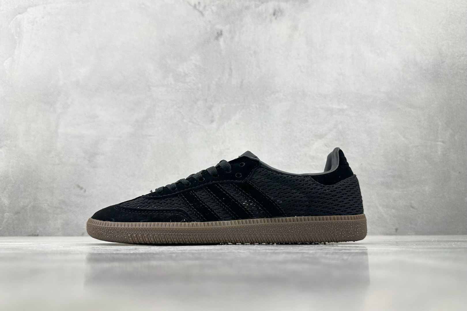💰130
出口订单 adidas originals SAMBA 黑褐色

货号 ：KK3530
尺码：35.5 36 36.5 37 38.5 39 40 40.5 41 42 42.5 43 44 44.5 45 
编码：26