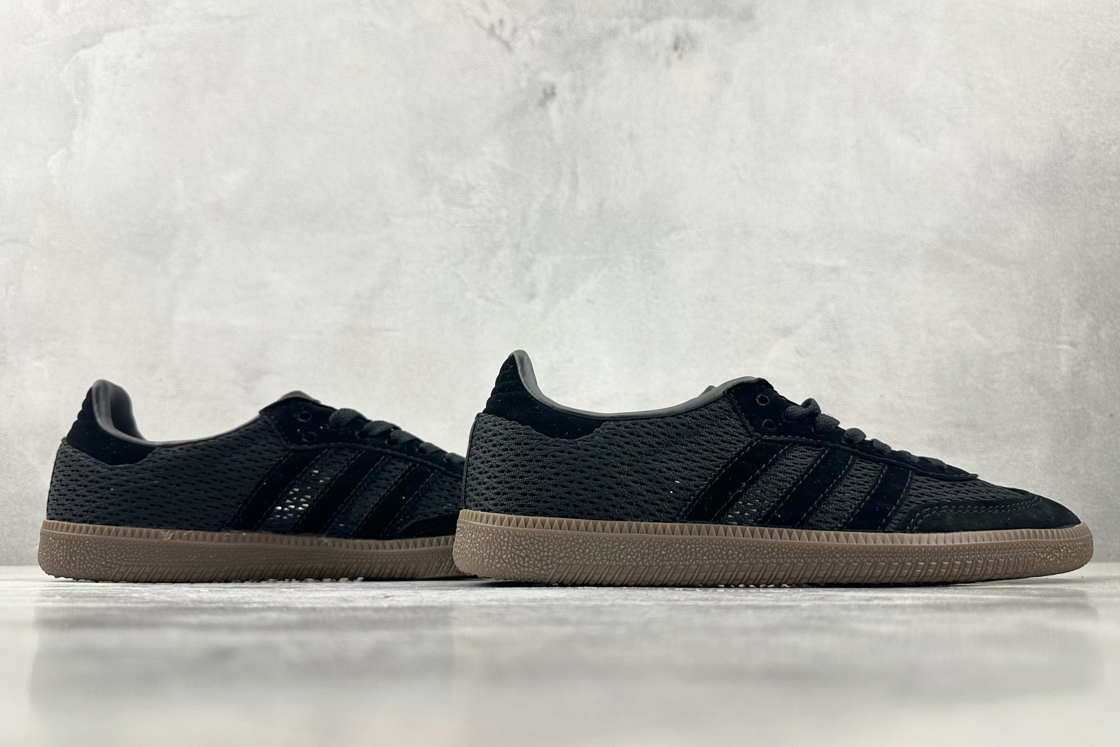 💰130
出口订单 adidas originals SAMBA 黑褐色

货号 ：KK3530
尺码：35.5 36 36.5 37 38.5 39 40 40.5 41 42 42.5 43 44 44.5 45 
编码：26