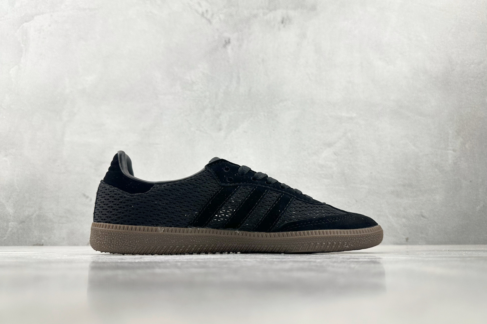 💰130
出口订单 adidas originals SAMBA 黑褐色

货号 ：KK3530
尺码：35.5 36 36.5 37 38.5 39 40 40.5 41 42 42.5 43 44 44.5 45 
编码：26