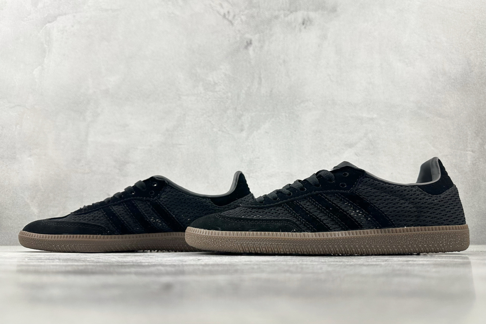 💰130
出口订单 adidas originals SAMBA 黑褐色

货号 ：KK3530
尺码：35.5 36 36.5 37 38.5 39 40 40.5 41 42 42.5 43 44 44.5 45 
编码：26