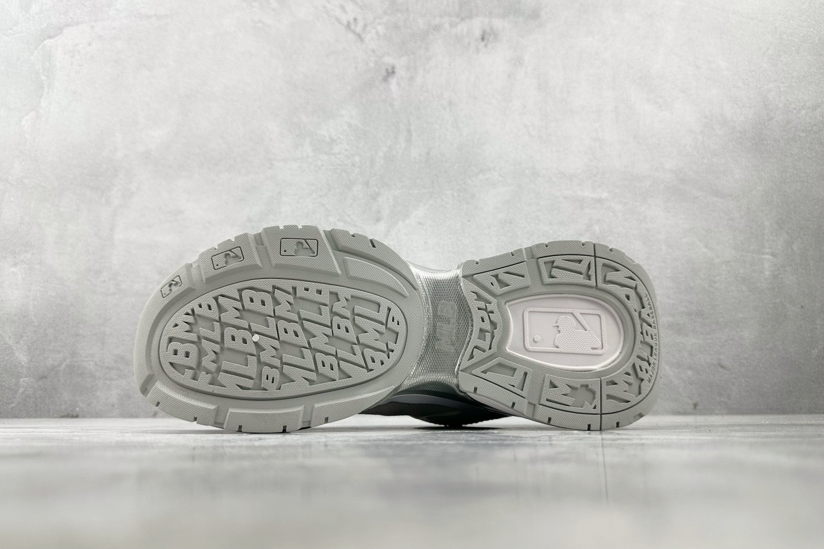 MLB Chunky Jogger 白色 3ARNM015N-50WHS