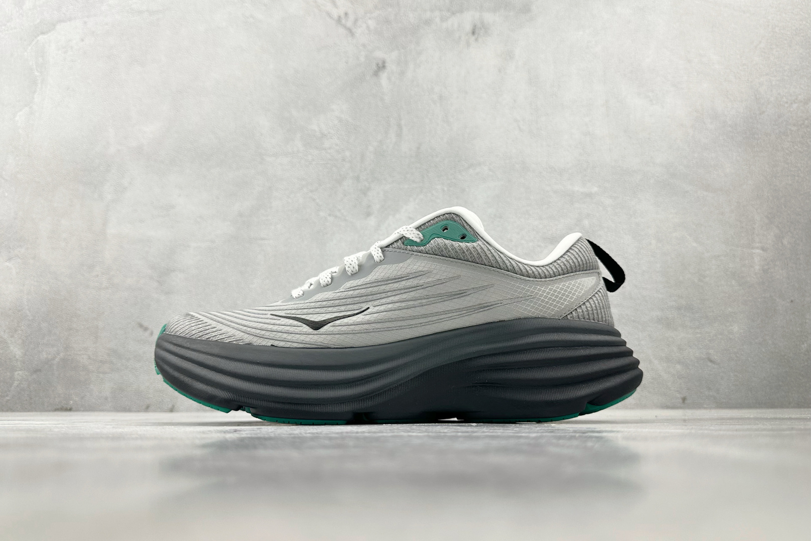 HOKA ONE ONE Bondi 8 Tech Stealth 邦代8 白黑绿 1150918-HRM