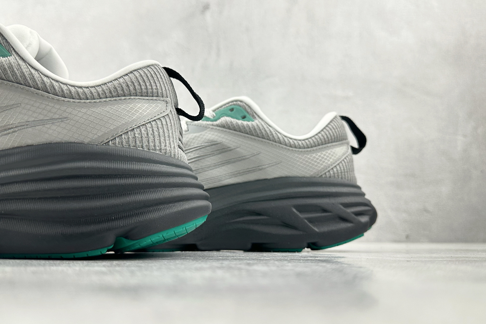 HOKA ONE ONE Bondi 8 Tech Stealth 邦代8 白黑绿 1150918-HRM