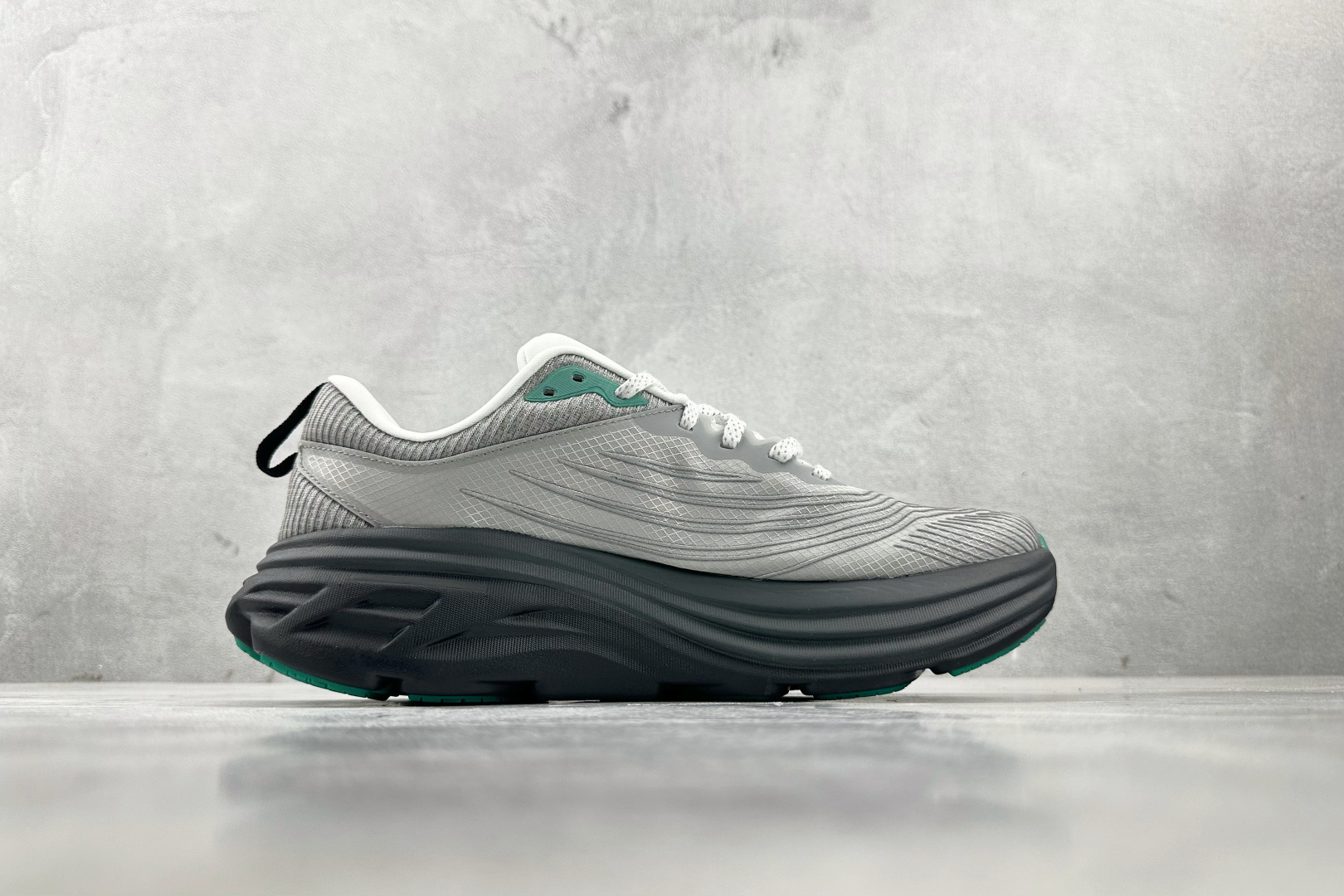 HOKA ONE ONE Bondi 8 Tech Stealth 邦代8 白黑绿 1150918-HRM
