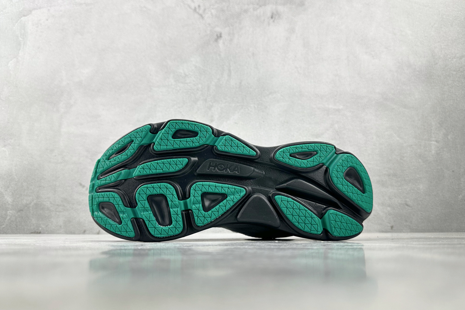 HOKA ONE ONE Bondi 8 Tech Stealth 邦代8 白黑绿 1150918-HRM