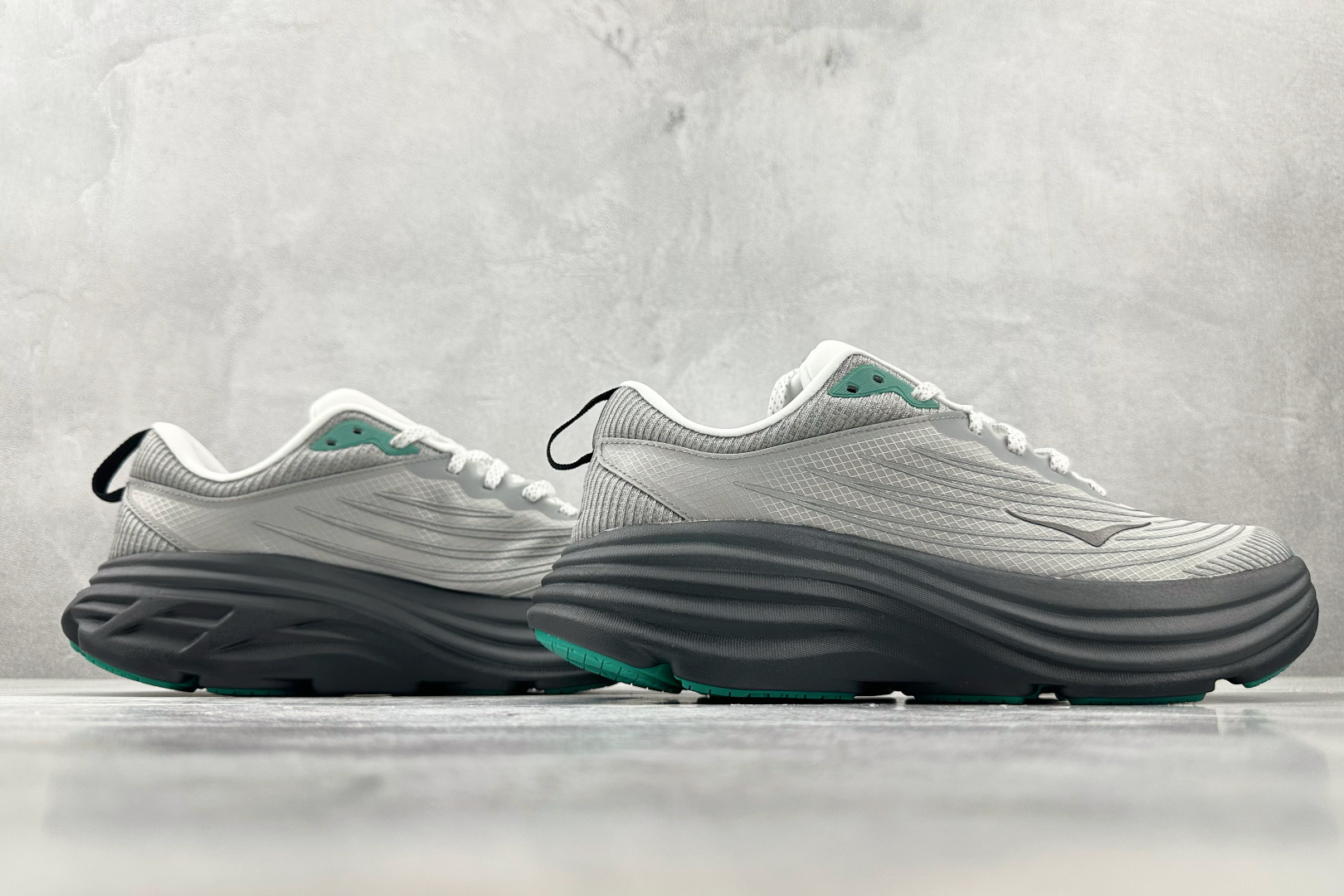 HOKA ONE ONE Bondi 8 Tech Stealth 邦代8 白黑绿 1150918-HRM