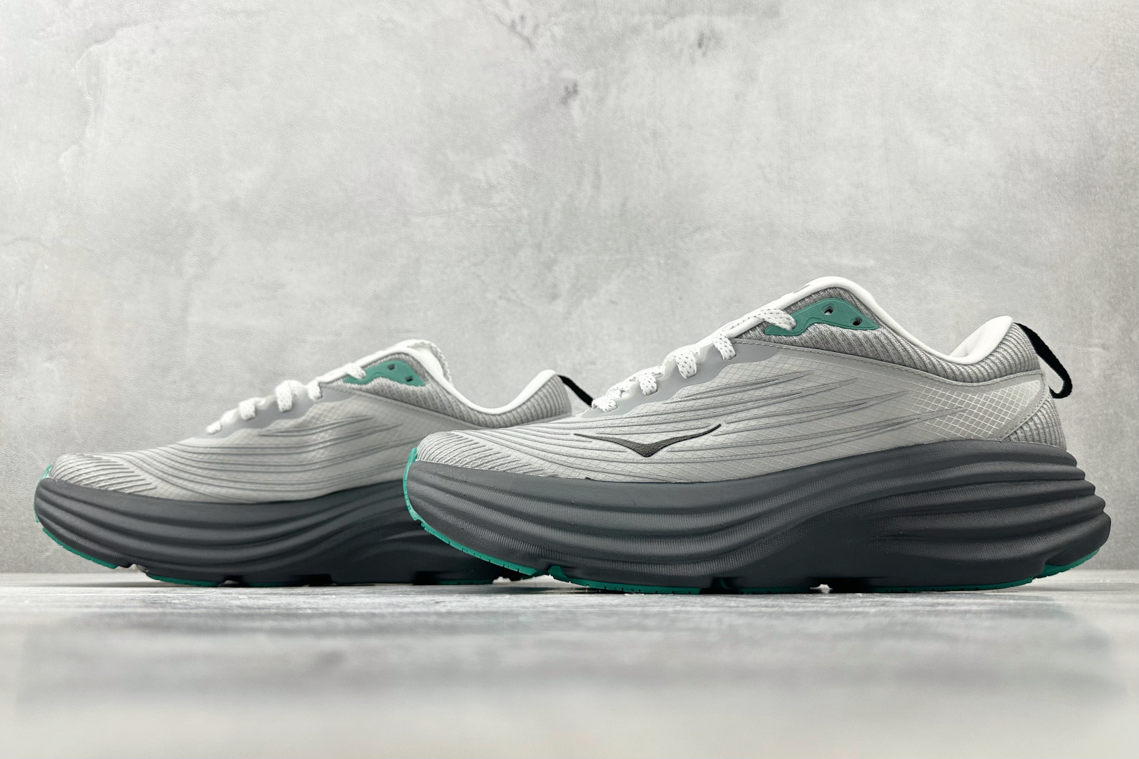 HOKA ONE ONE Bondi 8 Tech Stealth 邦代8 白黑绿 1150918-HRM