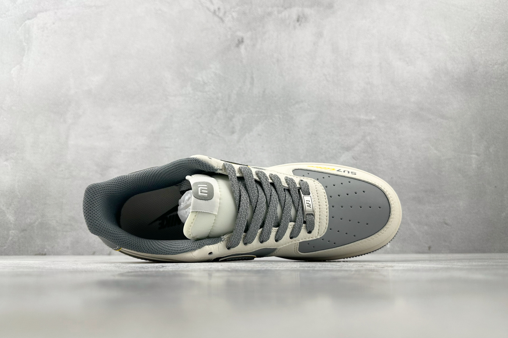 Nike Air Force 1'07 小米 SU7 联名 米白灰 XX3168-201 Nike Air Force 1'07 小米 SU7 联名 米白灰 XX3168-201
