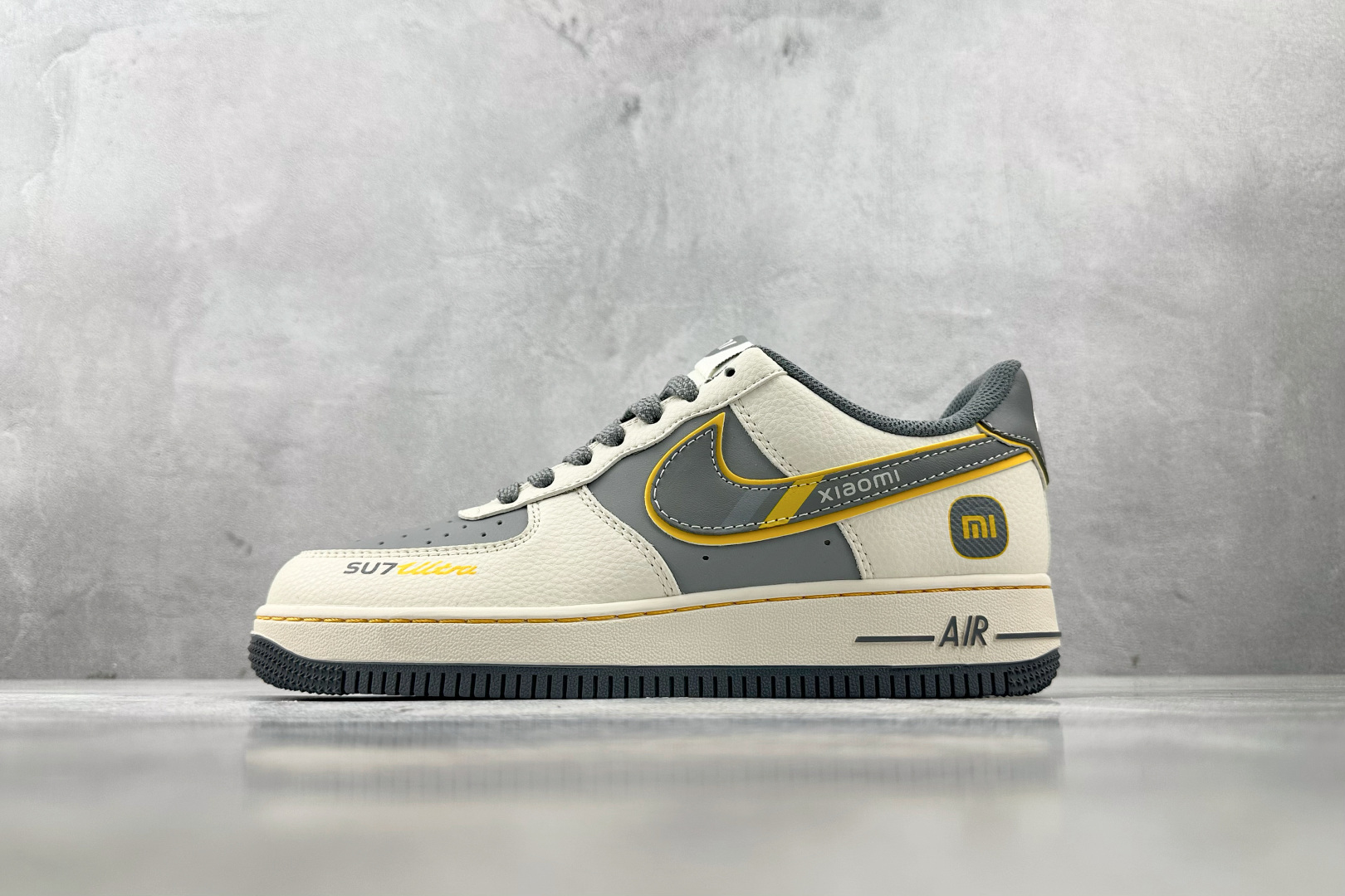 Nike Air Force 1’07 小米 SU7 联名 米白灰 XX3168-201 Nike Air Force 1’07 小米 SU7 联名 米白灰 XX3168-201