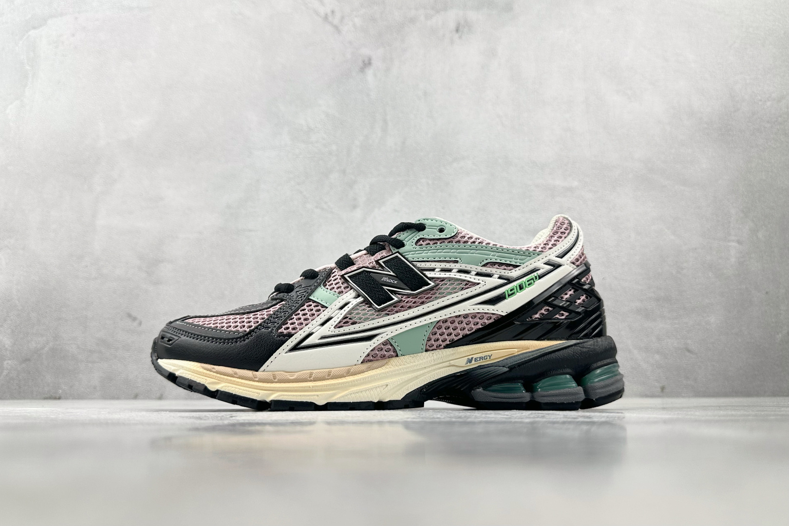 大厂出品 New Balance NB 1906 粉黑色 U1906NB 大厂出品 New Balance NB 1906 粉黑色 U1906NB