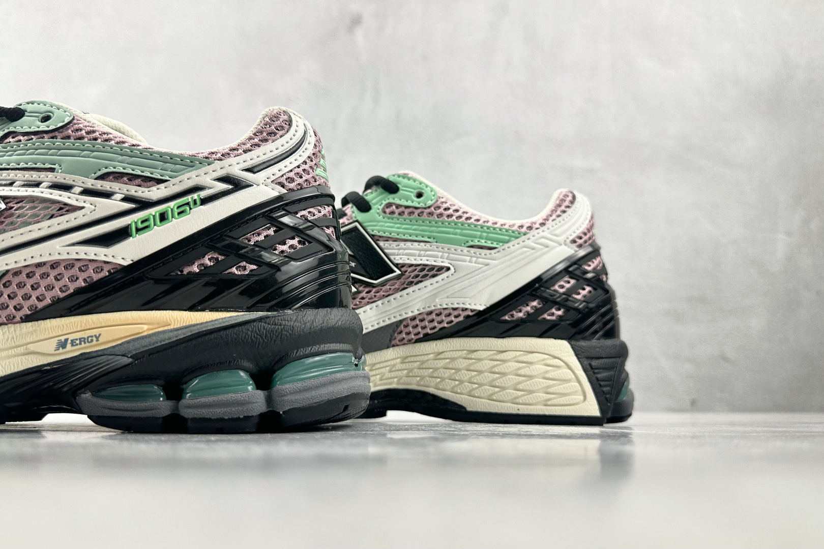 大厂出品 New Balance NB 1906 粉黑色 U1906NB 大厂出品 New Balance NB 1906 粉黑色 U1906NB