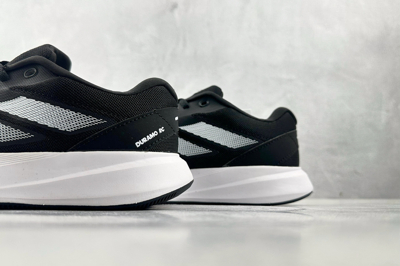 180 adidas Duramo RC 黑白 ID2704