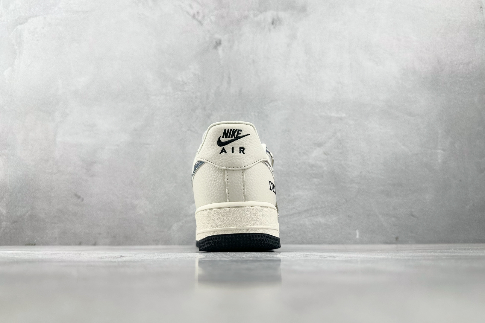 Nike Air Force 1'07 Dior 联名 米白黑 DF0188-064 Nike Air Force 1'07 Dior 联名 米白黑 DF0188-064