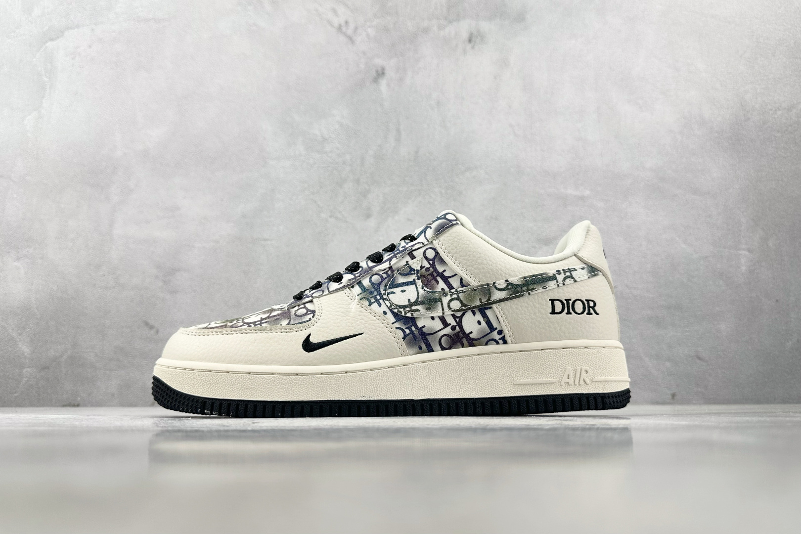 NO:349116,XC Local Nike Air Force 1'07 Dior Co-branded Black and White Product No. DF0188 064 Size 36 36.5 37.5 38 38.5 39 40 40.5 41 42 42.5 43 44 44.5 45 Code 36,,dior19860909XC 本地 Nike Air Force 1'07 Dior 联名 米白黑 货号DF0188 064 尺码36 36.5 37.5 38 38.5 39 40 40.5 41 42 42.5 43 44 44.5 45 编码36,,dior,Men's shoes