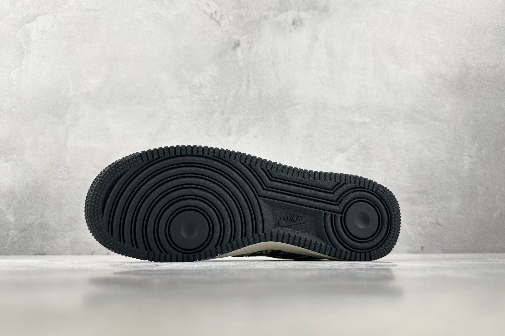 Nike Air Force 1'07 Dior 联名 米白黑 DF0188-064 Nike Air Force 1'07 Dior 联名 米白黑 DF0188-064