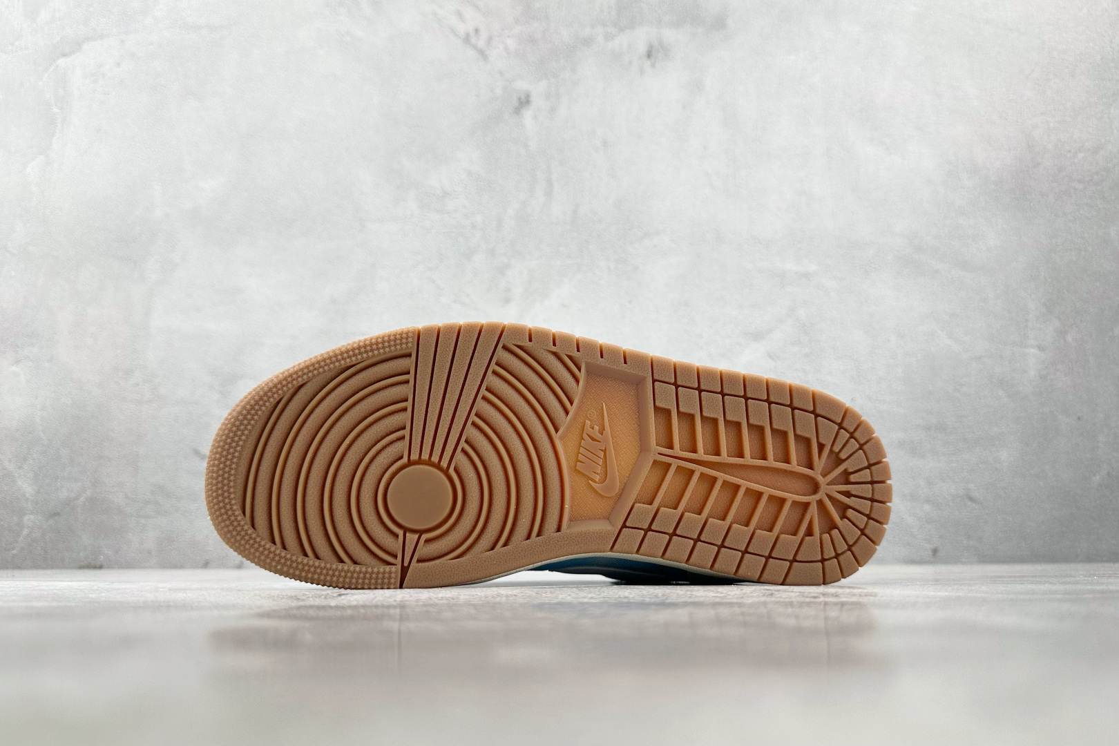 综合版 Jordan Air Jordan 1 蓝白色 HQ2004-400