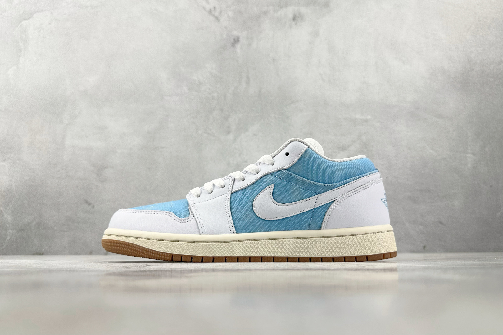 NO:349132,K version Local Comprehensive version Jordan Air Jordan 1 Blue and white Item number HQ4-400 Size 36 36.5 37 38.5 39 40 40.5 41 42 42.5 43 44 44.5 45 46 Code 29,19860909K版 本地 综合版 Jordan Air Jordan 1 蓝白色 货号HQ4-400 尺码36 36.5 37 38.5 39 40 40.5 41 42 42.5 43 44 44.5 45 46 编码29,,Men's shoes