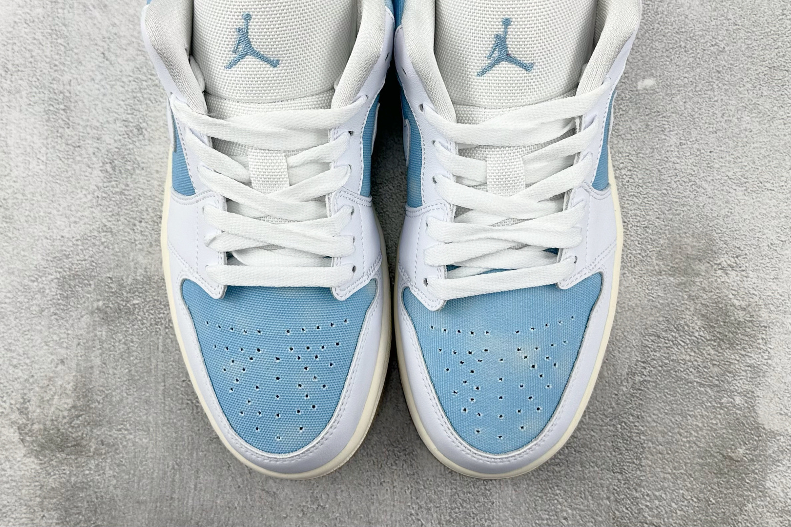 综合版 Jordan Air Jordan 1 蓝白色 HQ2004-400