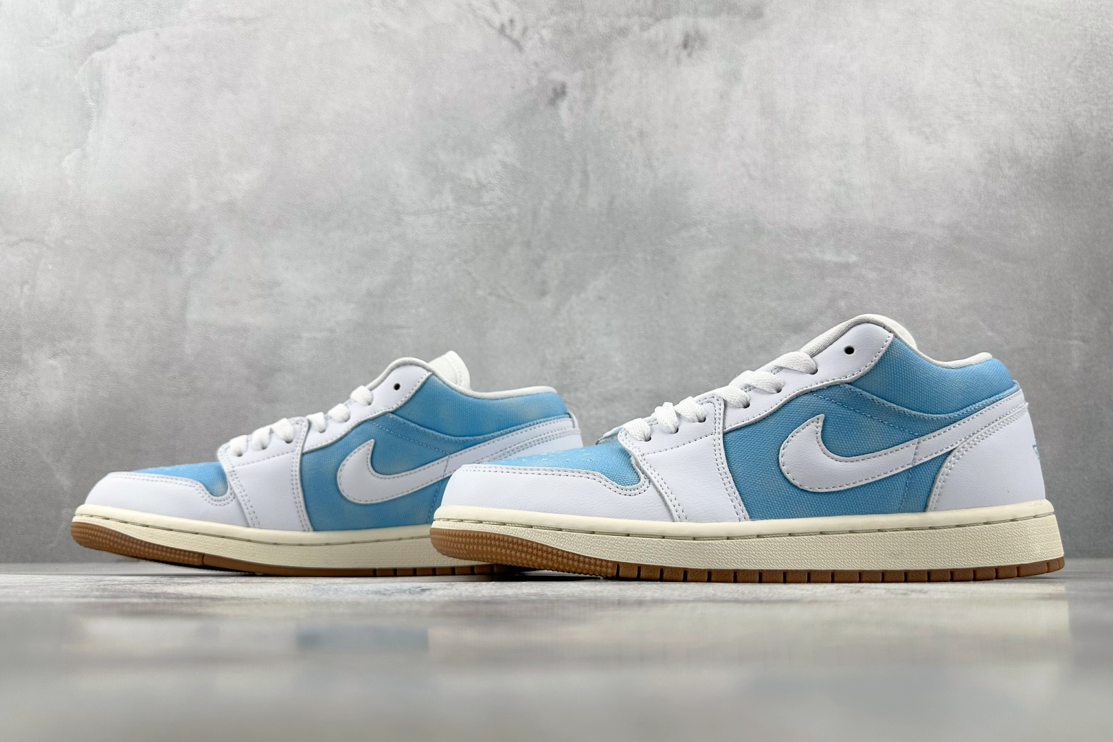 综合版 Jordan Air Jordan 1 蓝白色 HQ2004-400