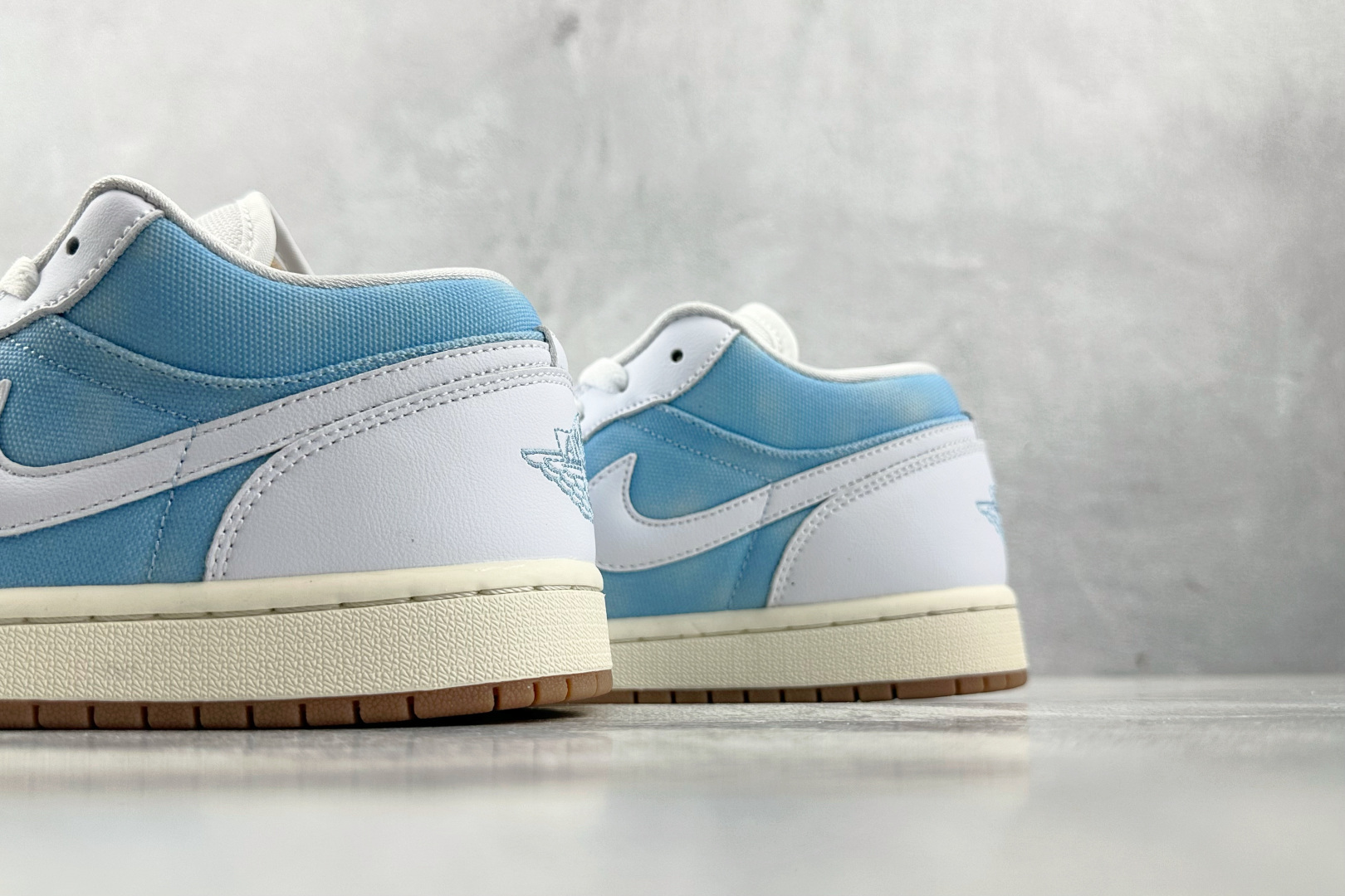 综合版 Jordan Air Jordan 1 蓝白色 HQ2004-400