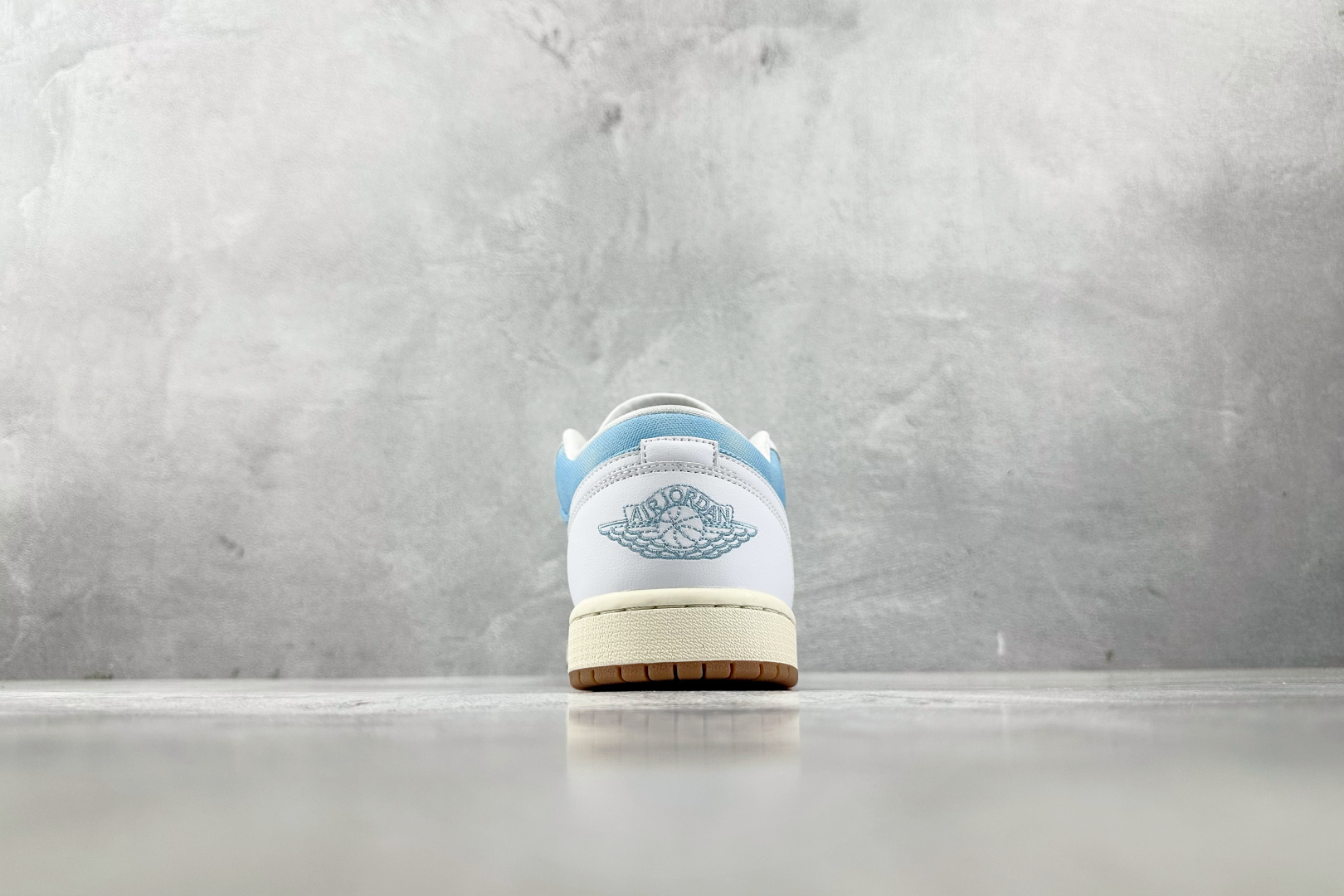 综合版 Jordan Air Jordan 1 蓝白色 HQ2004-400