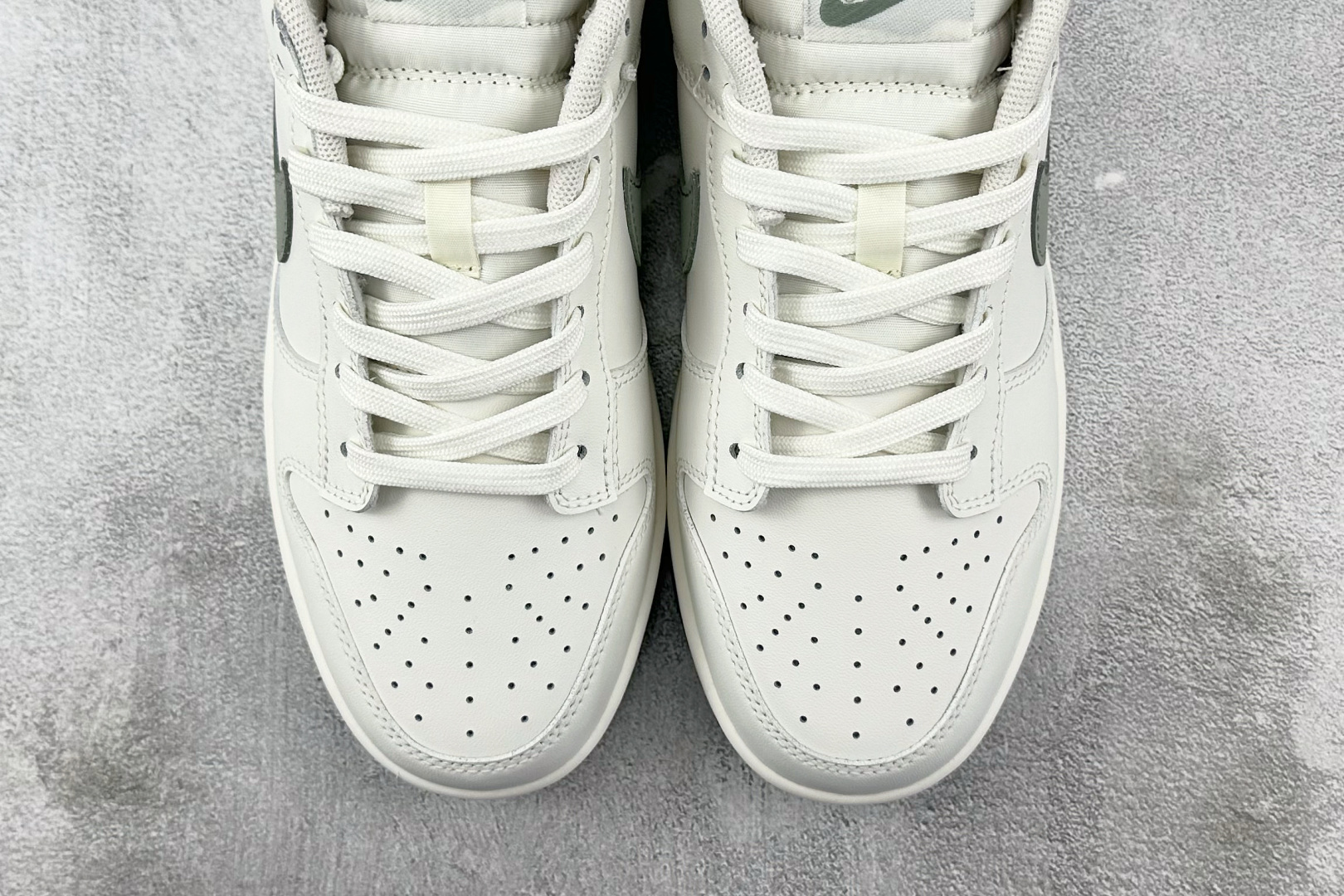 特价 
【定制球鞋】Nike Dunk 心之希翼 米白绿

货号：WG0406 021
尺码：36 36