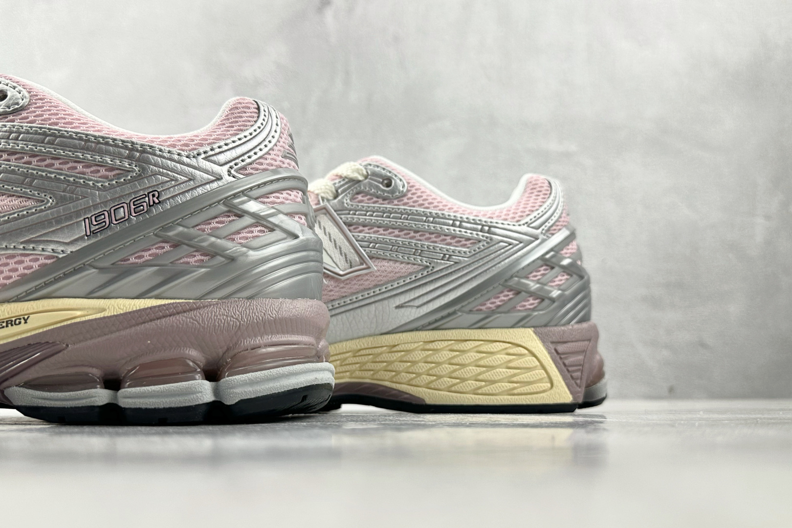大厂出品 New Balance NB 1906R 银粉色 U1906RNF