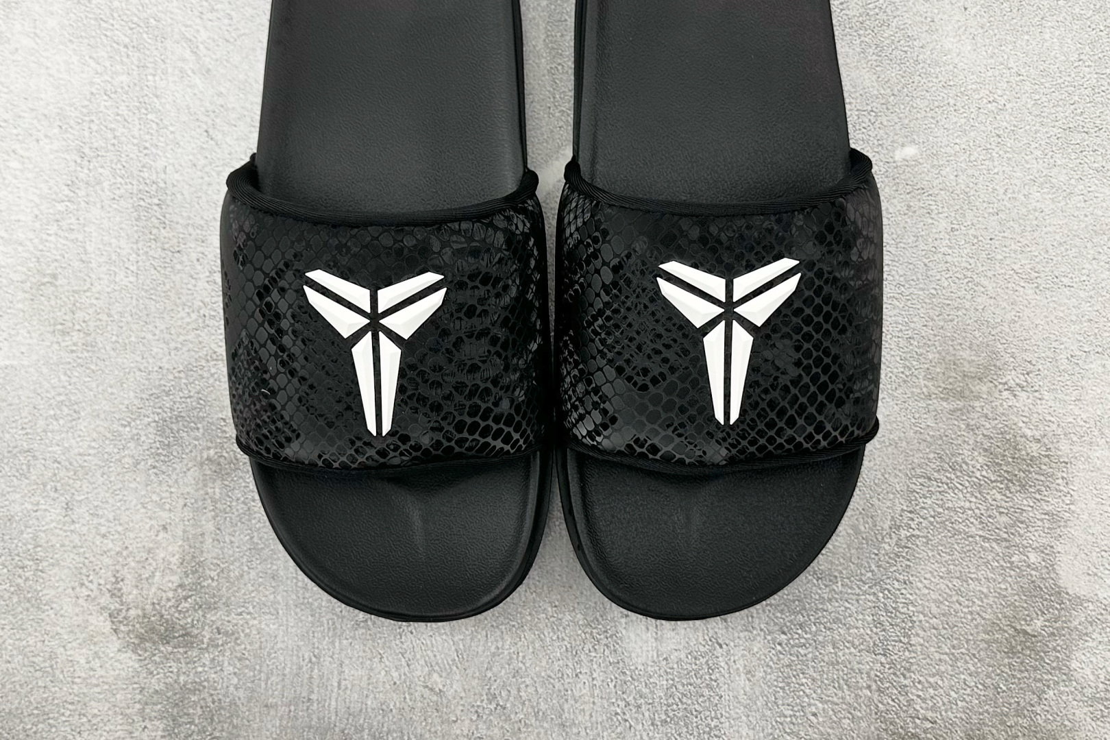 外贸专供 Nike Kobe Offcourt Slide 黑色 IF2870-001