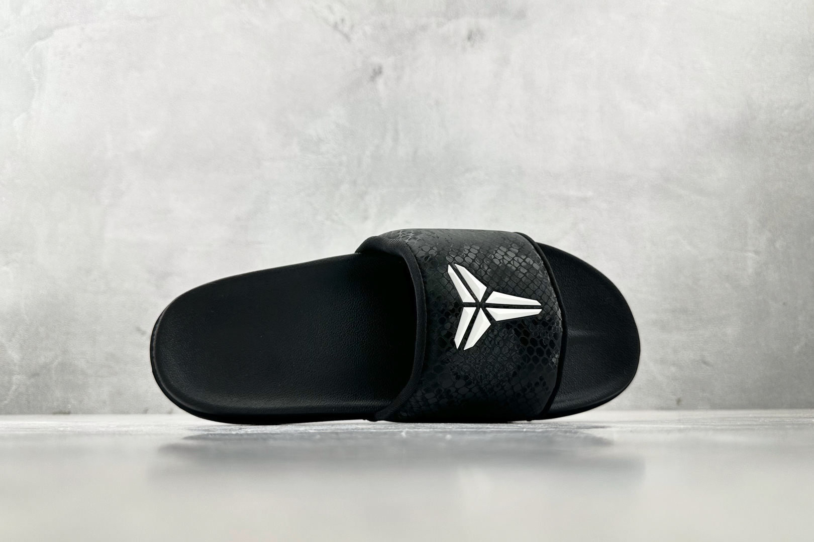 外贸专供 Nike Kobe Offcourt Slide 黑色 IF2870-001