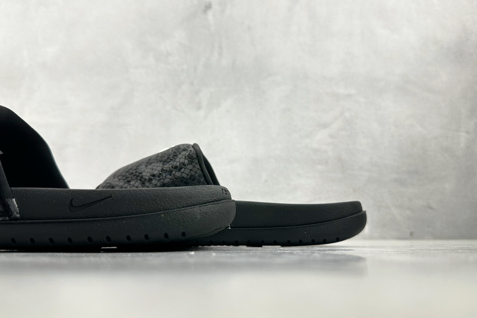 外贸专供 Nike Kobe Offcourt Slide 黑色 IF2870-001