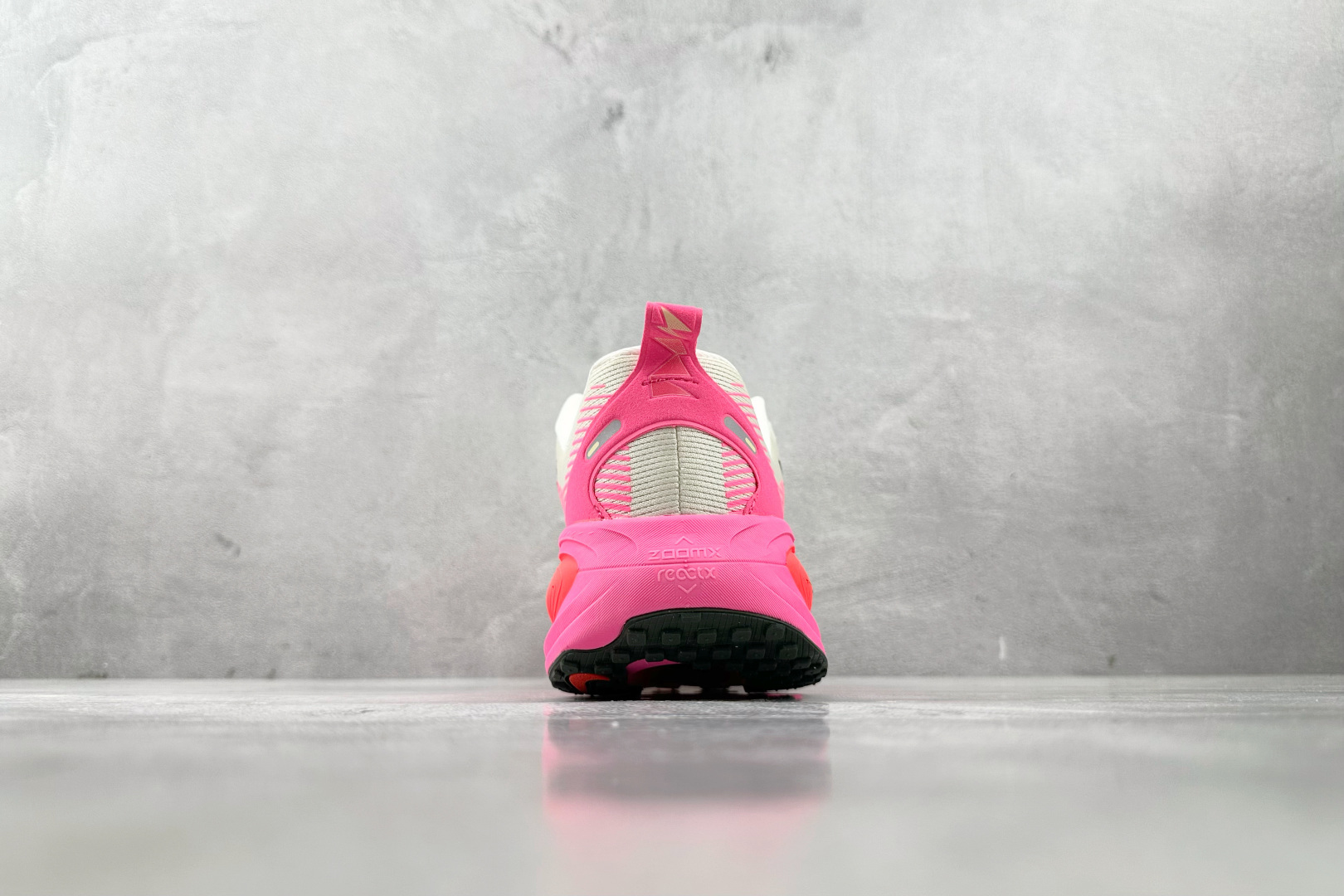 Nike Vomero 18 白色 IB7315-100