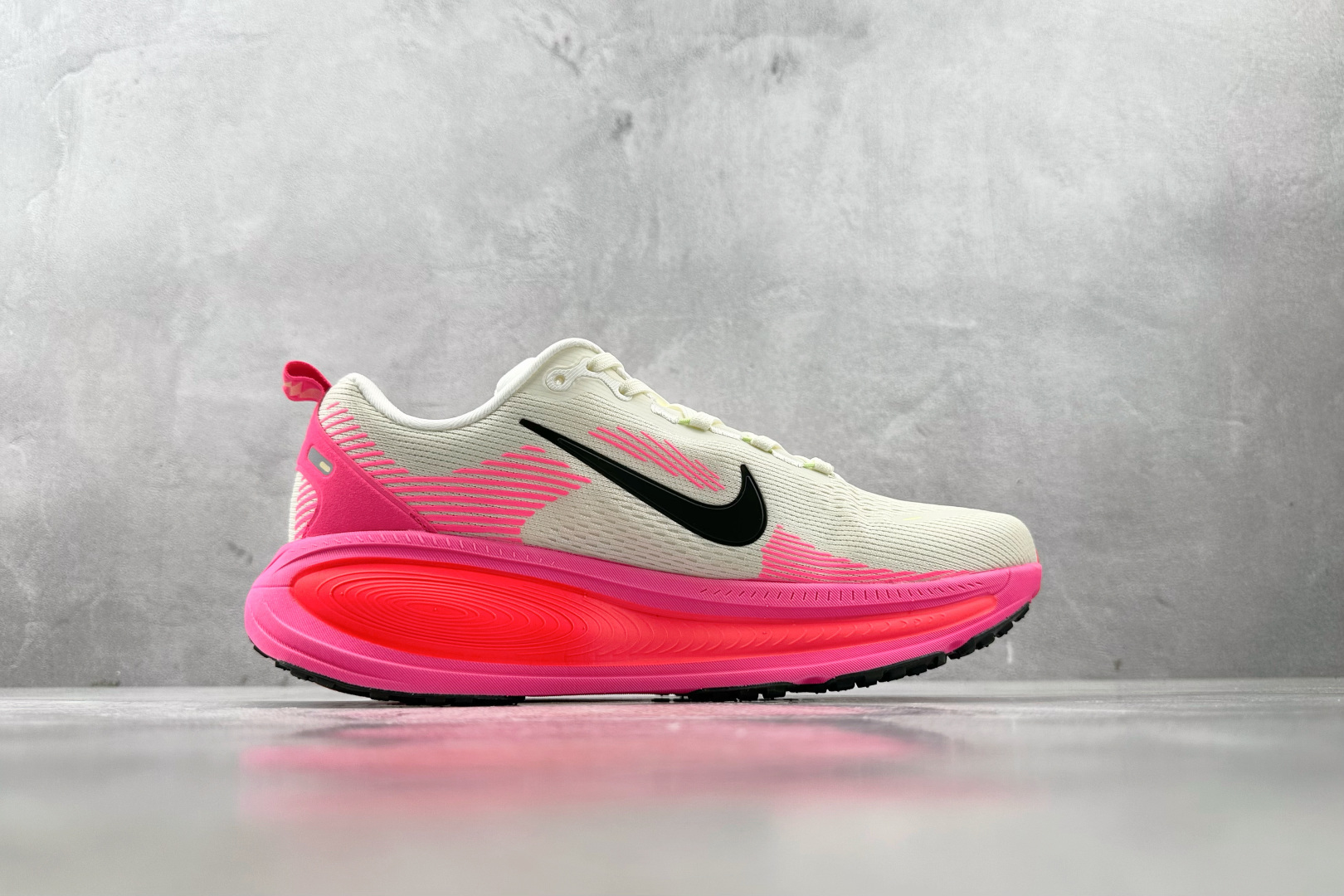 Nike Vomero 18 白色 IB7315-100