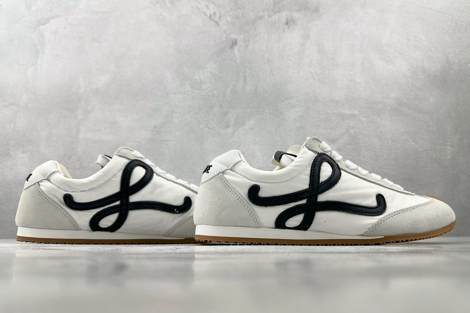 LOEWE罗意威 Ballet Runner 2.0 白色 M816282XB3-2101