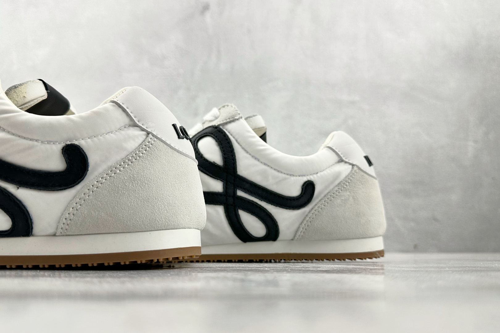 LOEWE罗意威 Ballet Runner 2.0 白色 M816282XB3-2101