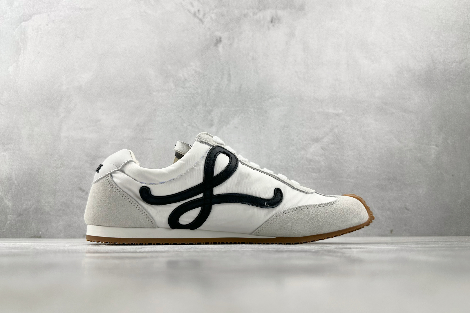 LOEWE罗意威 Ballet Runner 2.0 白色 M816282XB3-2101