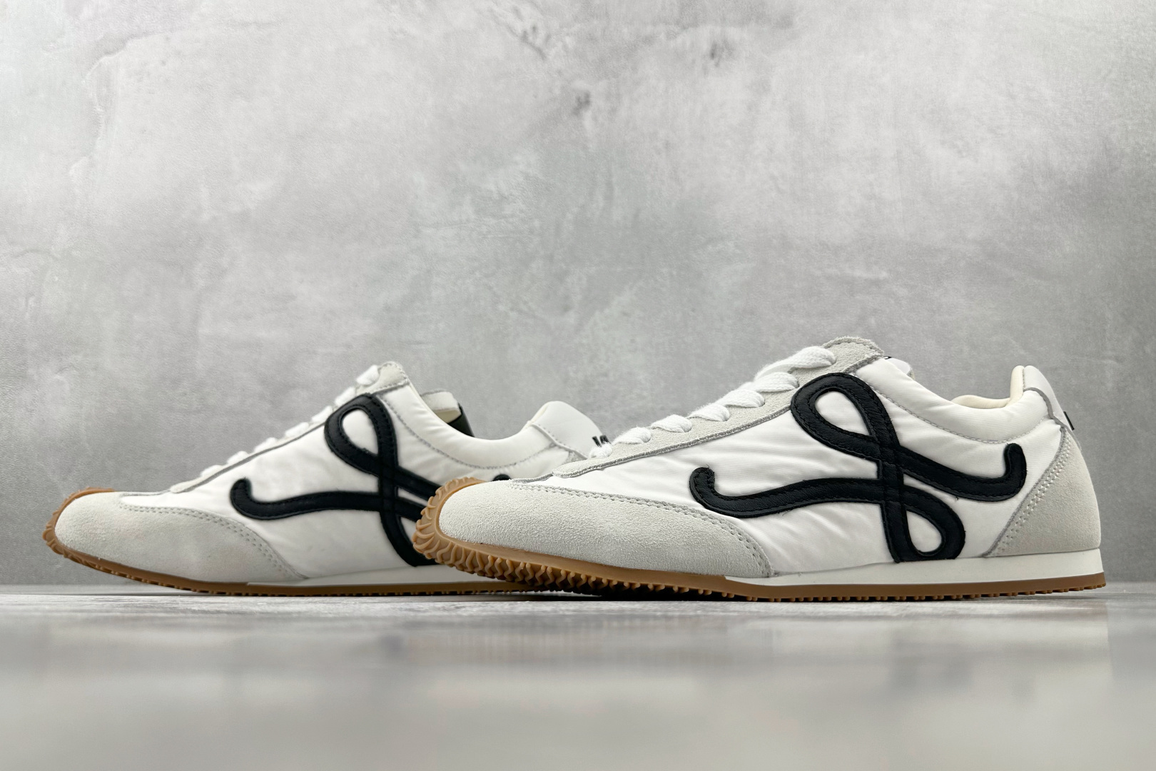 LOEWE罗意威 Ballet Runner 2.0 白色 M816282XB3-2101