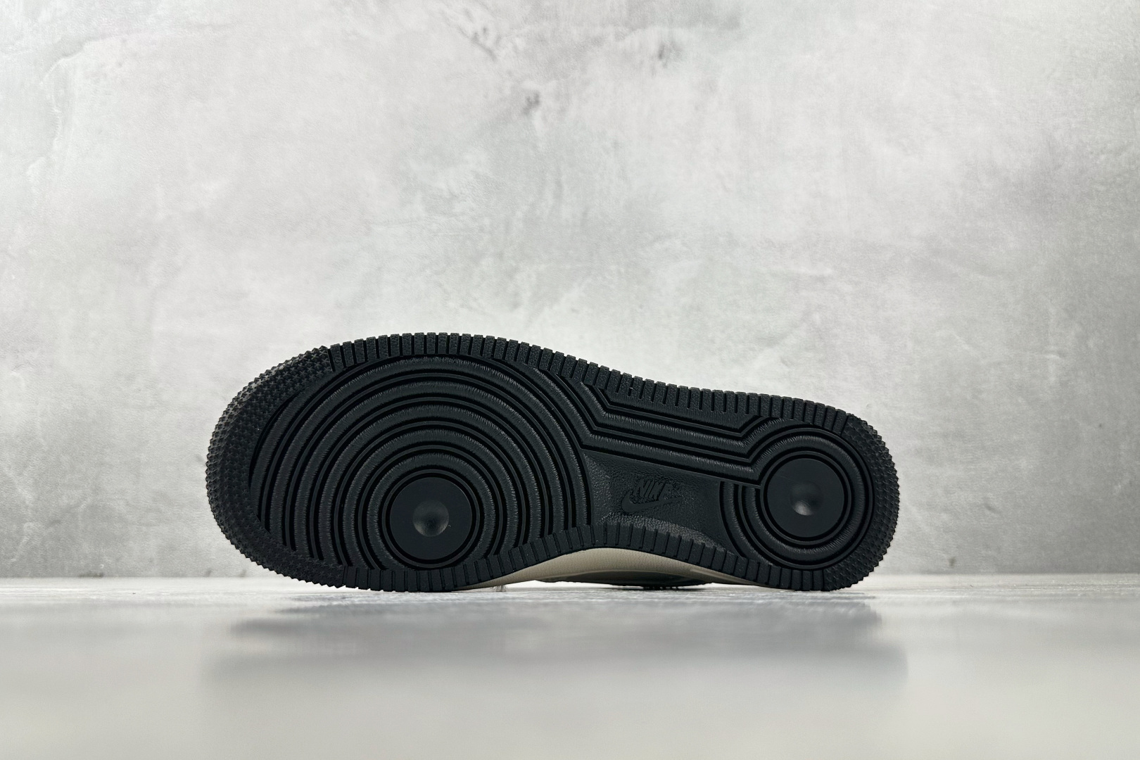 Nike Air Force 1'07 NIKE 联名 米白黑 XX3168-183