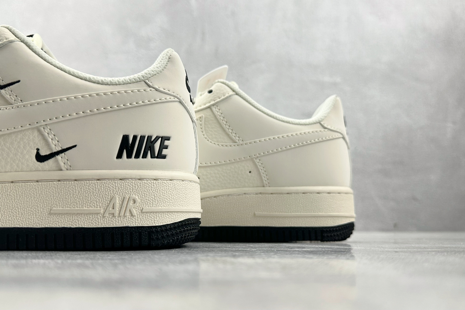 Nike Air Force 1'07 NIKE 联名 米白黑 XX3168-183