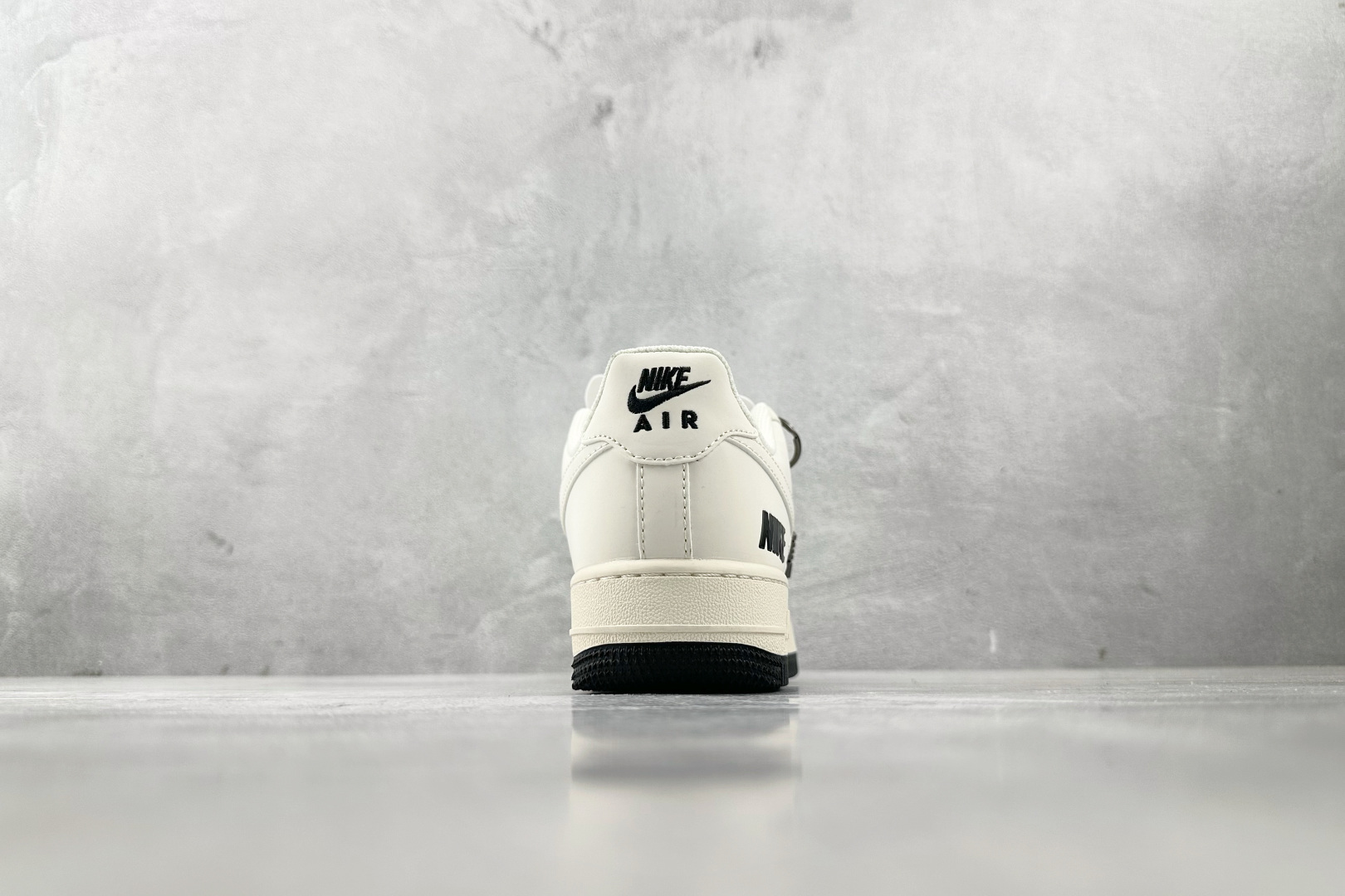 Nike Air Force 1'07 NIKE 联名 米白黑 XX3168-183