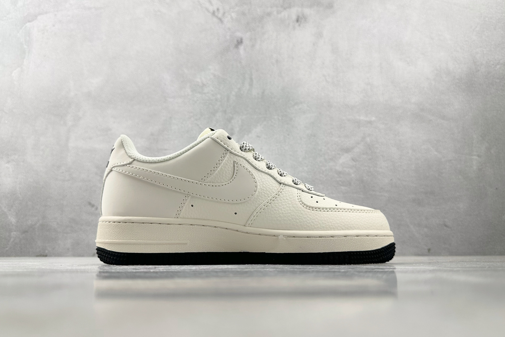 Nike Air Force 1'07 NIKE 联名 米白黑 XX3168-183