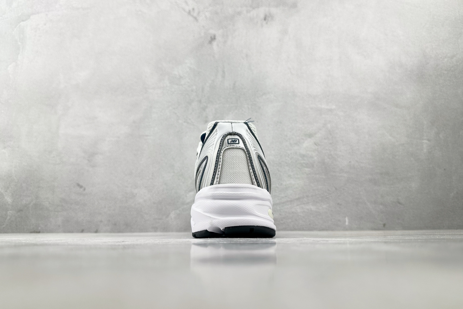 K13 
New Balance NB 740 Y2K 白色

货号：U740WN2
尺码：36 36.