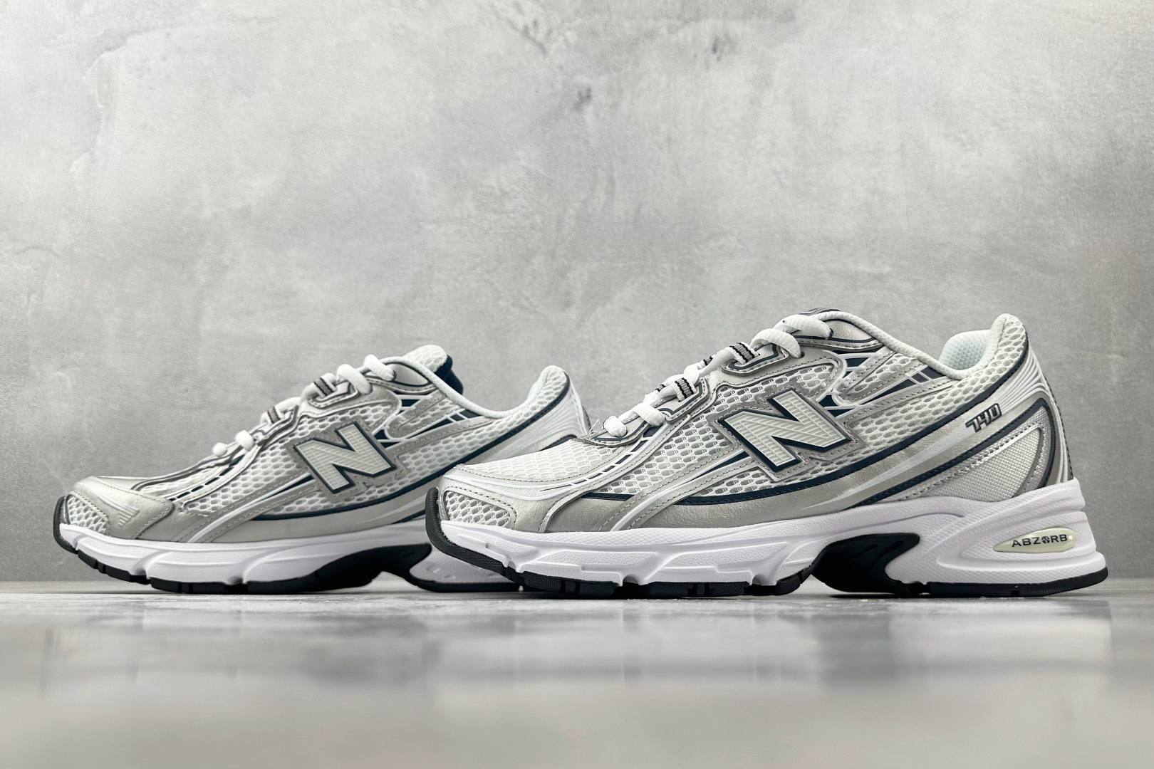 K13 
New Balance NB 740 Y2K 白色

货号：U740WN2
尺码：36 36.