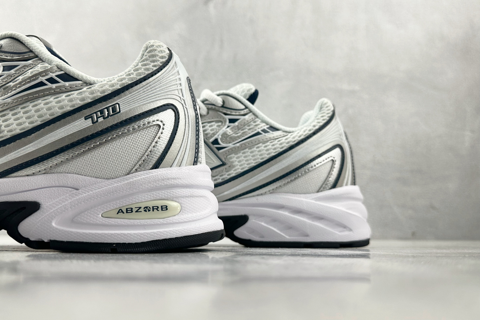 K13 
New Balance NB 740 Y2K 白色

货号：U740WN2
尺码：36 36.