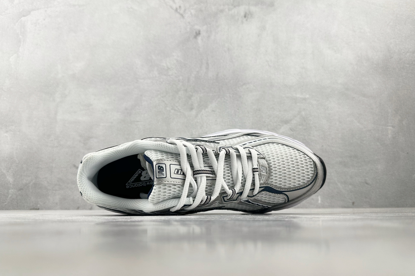 K13 
New Balance NB 740 Y2K 白色

货号：U740WN2
尺码：36 36.