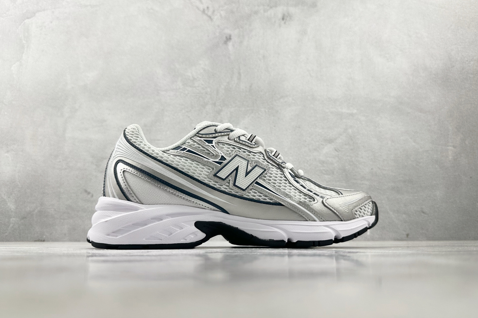 K13 
New Balance NB 740 Y2K 白色

货号：U740WN2
尺码：36 36.