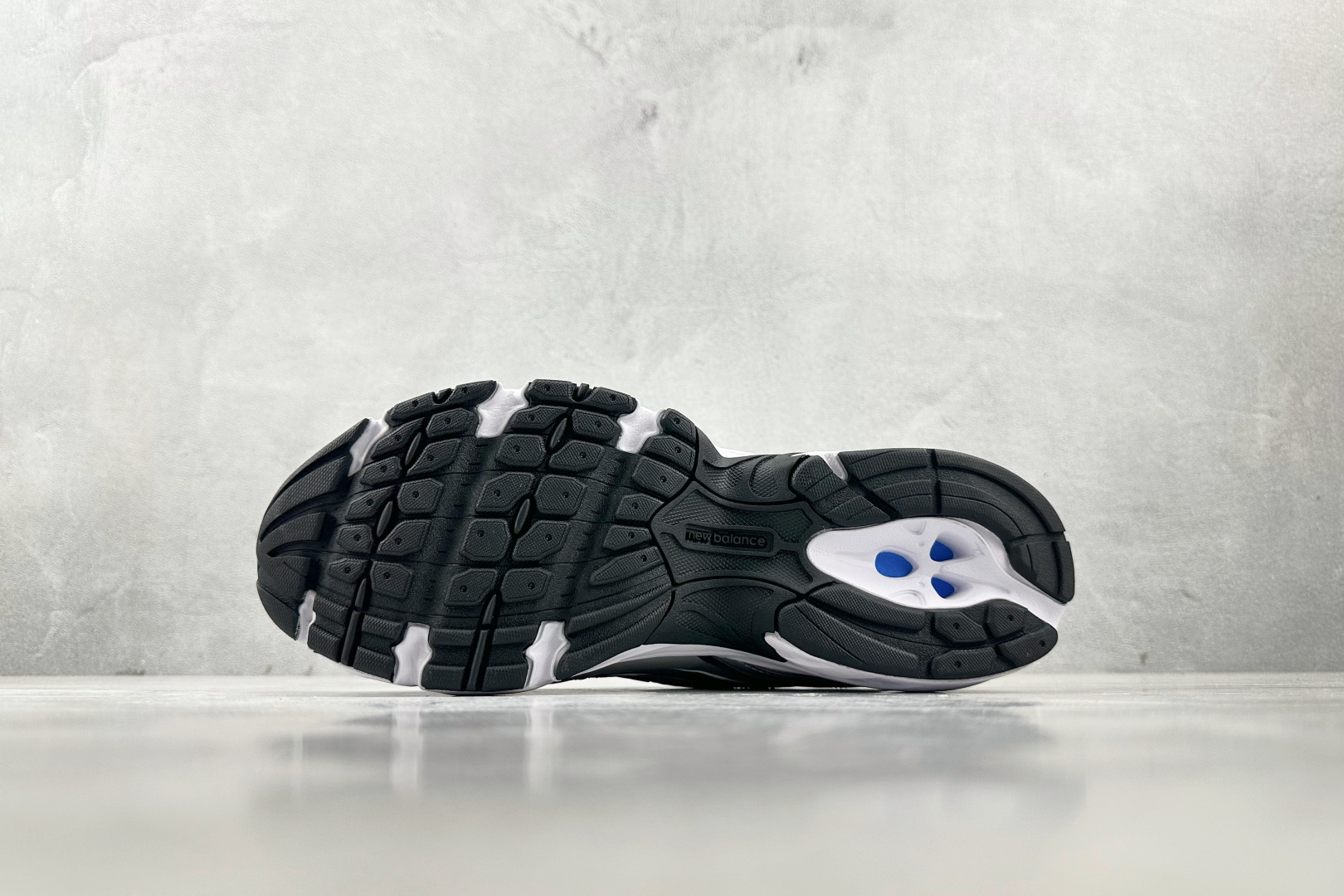 K13 
New Balance NB 740 Y2K 白色

货号：U740WN2
尺码：36 36.